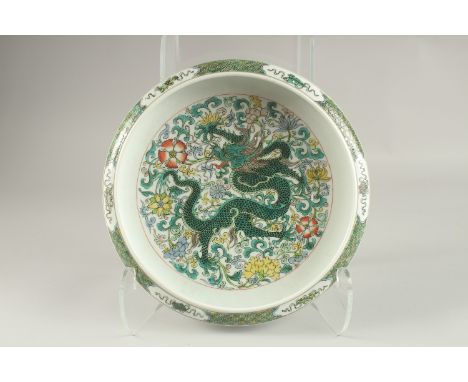 A CHINESE FAMILLE VERTE PORCELAIN DRAGON DISH, base with character mark, 28cm diameter.