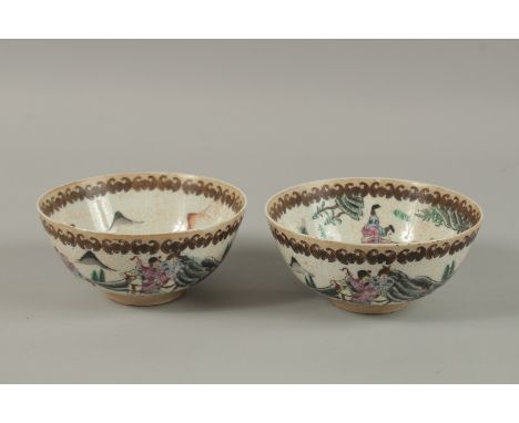 A PAIR OF CHINESE PORCELAIN BOWLS, painted with figures on horseback, 15cm diameter.