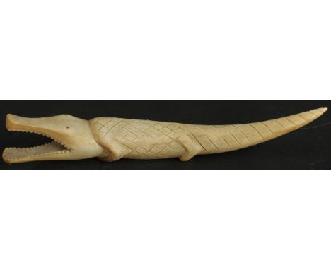 AN EARLY 20TH CENTURY CARVED HORN CROCODILE, 31cm long.