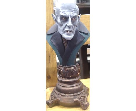 Small Nosferatu resin bust in good condition, H: 20 cm. P&amp;P Group 1 (£14+VAT for the first lot and £1+VAT for subsequent 