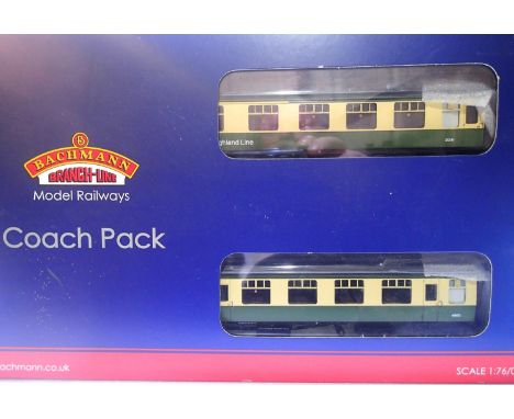 OO scale Bachmann 39-000J West Highland Line Green/Cream MK1 coaches, triple pack in near mint condition, storage wear to box