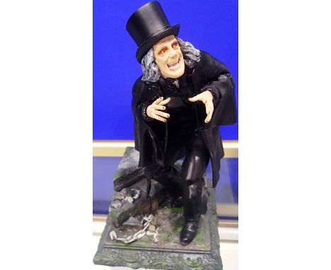 London After Midnight resin figure, in good condition, H: 30 cm. P&amp;P Group 3 (£25+VAT for the first lot and £5+VAT for su
