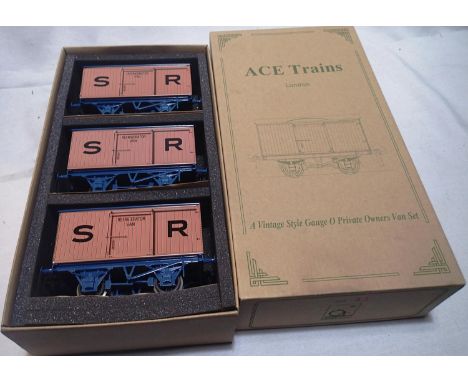 O gauge Ace Trains tinplate set thirteen of three Southern Region refrigerator vans, salmon pink/blue in near mint condition/