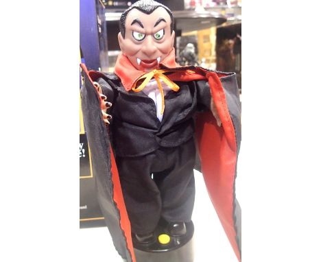 Halloween Factory standing vampire figure in good condition, box is poor, H: 26 cm. P&amp;P Group 2 (£18+VAT for the first lo