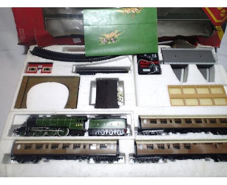 OO scale Hornby Flying Scotsman train set, locomotive, three coaches, track, controller etc. very good - excellent condition,