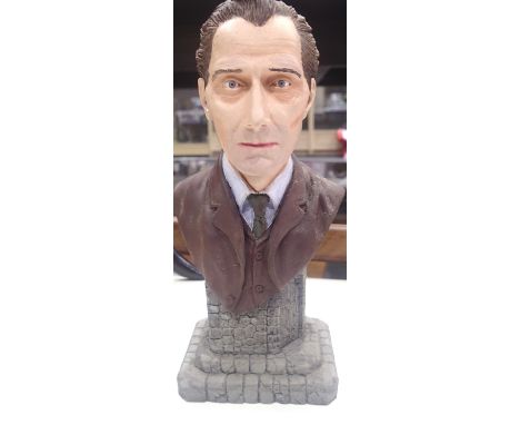 Peter Cushing small resin bust in good condition, H: 20 cm. P&amp;P Group 1 (£14+VAT for the first lot and £1+VAT for subsequ