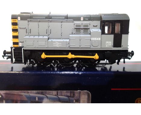 OO scale Bachmann, 32-107, class 08 diesel, 08648, B.R Departmental grey, in near mint condition, wear to box. P&amp;P Group 