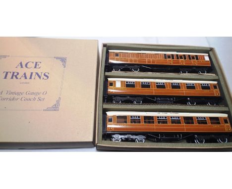 O gauge Ace Trains, LNER C/4, set A of three L.N.E.R teak coaches to include 62659 brake/3rd, 689 1st class, 1865 3rd class a