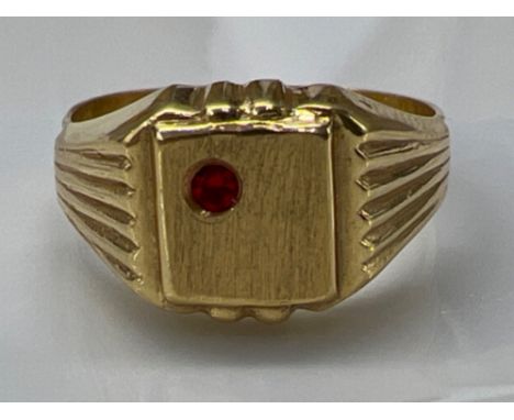 18ct gold Ruby set signet ring, size N (3.4g)