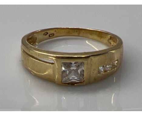 Ladies 9ct gold diamond ring, size K (2g)