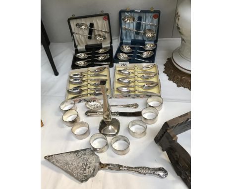 4 vintage boxed sets of spoons and other silver plated items