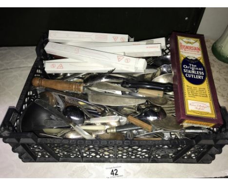 A quantity of vintage loose mixed cutlery
