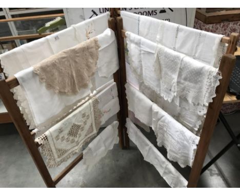 A quantity of vintage linen