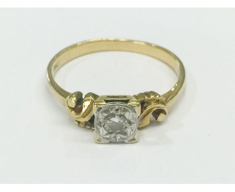 An 18ct gold ring set diamond, size R.