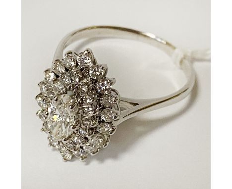 18CT CLUSTER RING - SIZE S - 4.1 GRAMS APPROX
