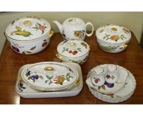 Small quantity of Royal Worcester Evesham pattern tableware   Condition: 