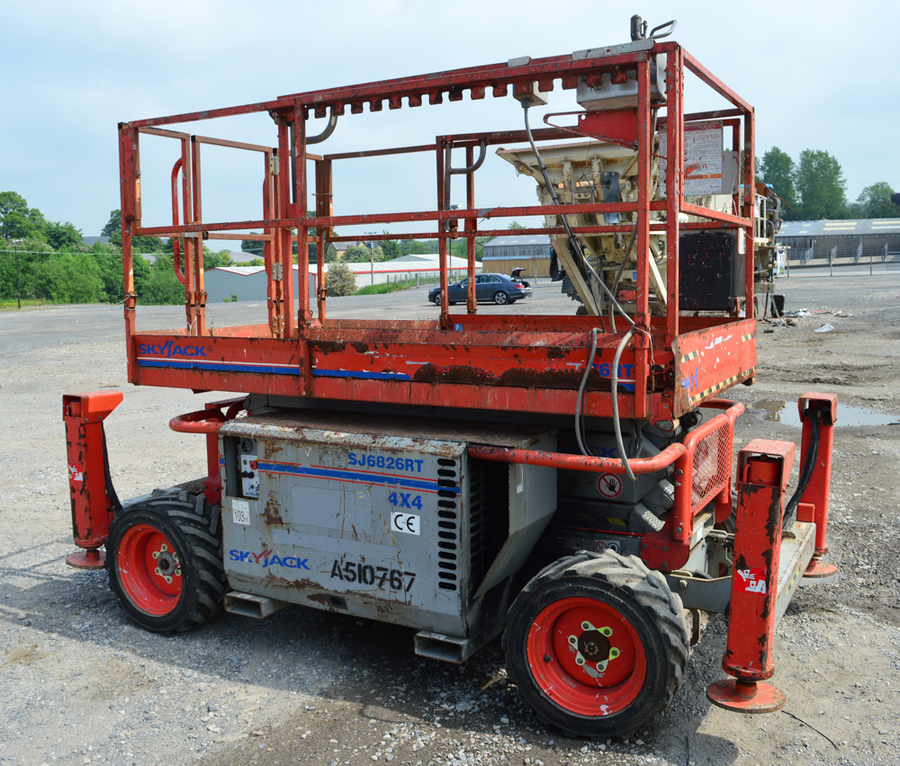 Skyjack SJ66826 26 ft rough terrain 4WD diesel driven scissor lift Year ...