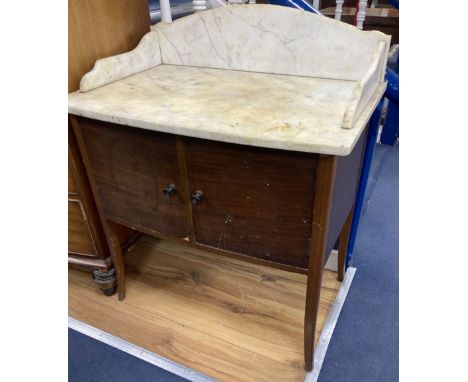 An Edwardian marble top bow front washstand, width 77cm, depth 48cm, height 94cm