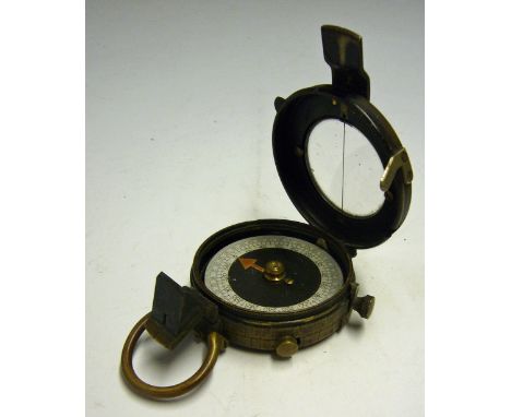 WWI Marching Compass marked 'Verner's Pattern No.70132 1917' appeared working at time of cataloguing - in good condition with
