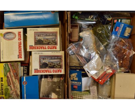 Large Selection of Model Railway Accessories includes Ratio Trackside Series, Airfix Country Inn, Wills OO Scenic Series Craf