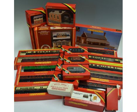 OO Gauge Hornby Railway Selection to include 2x R516 Diesel Maintenance Depots, R504 Engine Shed, R503 Signal Box, R405 Colou