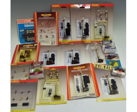 Selection of Hornby Railways Accessories includes R406 Coloured Light Signal (some duplication), R171 Single Home Signal, R16