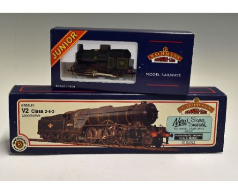 OO Gauge Bachmann Branch-Line 31-551 V2 60800 'Green Arrow' 2-6-2 BR Boxed plus 30-905 Junior 0-4-0 Green Livery GWR 311 Boxe