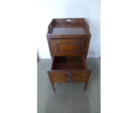 A Georgian mahogany tray top commode 