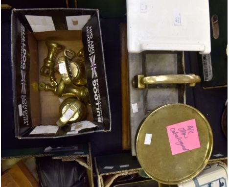 Early 20th Century Hunt &amp; Co London weighing scales 35 cms wide with ceramic and brass tray, with also a box of brass gra