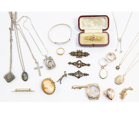 A collection of jewellery to include a 9ct gold Victorian brooch, Edwardian 9ct negligee necklace set with aquamarine, three 