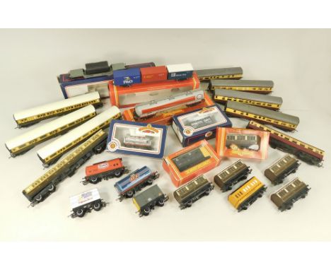 HORNBY & BACHMANN COACHES & WAGONS. Five Hornby '00' gauge GWR 4-wheel coaches & a track maintenance coach & four Hornby GWR 