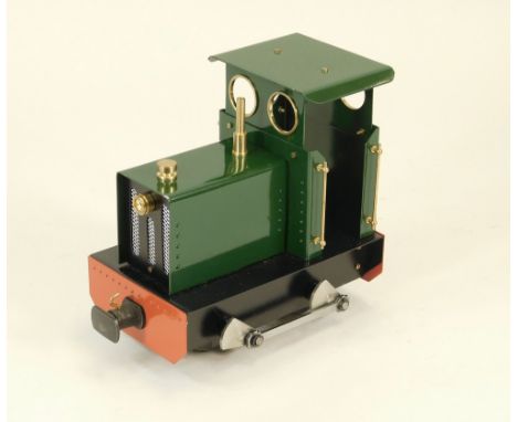 AMENDMENT: THIS IS NOT A ROUNDHOUSE STEAM LOCOMOTIVE(ROUNDHOUSE LOCOMOTIVE). Model Diesel Series 'Toby' locomotive with batte