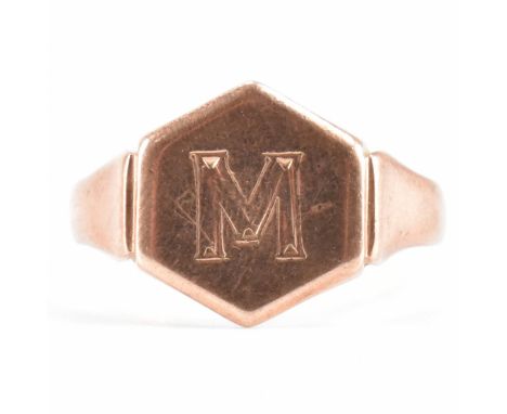 A 19th century Victorian hallmarked 9ct gold signet ring. The ring having a hexagonal head engraved with the letter M. Hallma