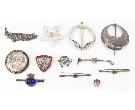 A selection of marked silver 925 &amp; hallmarked gold brooches / pins. The collection includes; 4 bar brooches, 3 roundel br