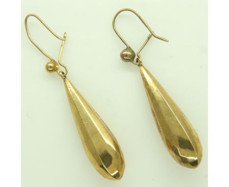 A pair of 9ct gold drop earrings, 2.1g. UK P&amp;P Group 0 (£6+VAT for the first lot and £1+VAT for subsequent lots) 