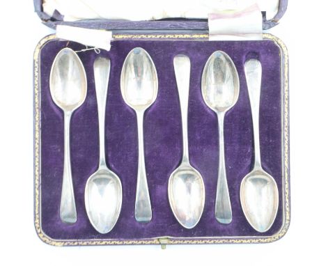A set of six hallmarked silver teaspoons within a fitted leather case, combined 133g. UK P&amp;P Group 1 (£16+VAT for the fir