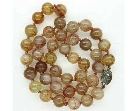 Agate stone necklace with 925 silver clasp, L: 46 cm. UK P&amp;P Group 1 (£16+VAT for the first lot and £2+VAT for subsequent