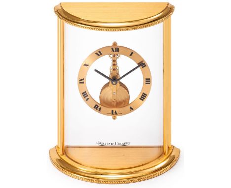 Tischuhr mit Stabwerk  Jaeger LeCoultre, Schweiz, um 1980 Halbrundes, rundum verglastes, vergoldetes Messinggehäuse. Vergolde