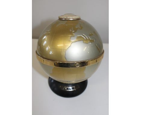 A vintage 1960's globe form transistor radio in GWOh23cm 