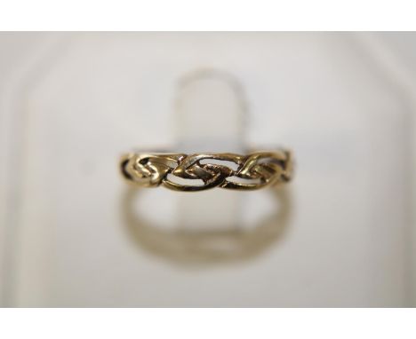 A 9ct gold Celtic patterned ring size K 1/2 