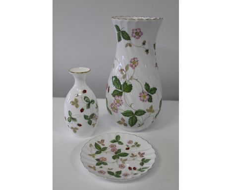 Three pieces of Wedgewood "Wild Strawberry" 