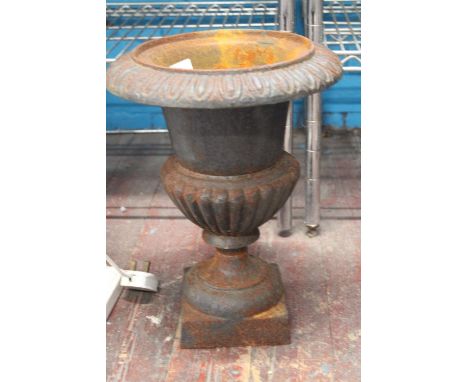 A heavy Victorian cast iron planterh37cmWill not post 