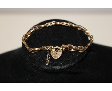 A 9ct gold gate bracelet 5.2 grams 