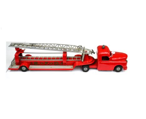 Structo Articulated Fire Engine pull along with three piece ladder and SFD decals 33'', 84cm (G-E)