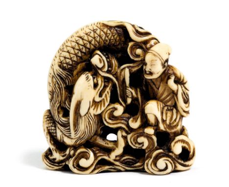 NETSUKE.Japan, 1. Hälfte 19. Jh. H 5 cm.Elfenbein, geschnitzt als Gaukler mit einem Drachen. Schöne Gebrauchspatina.Provenien