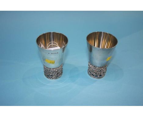 Two silver cups, Graham Watling, London, 1977, 9.1ozts