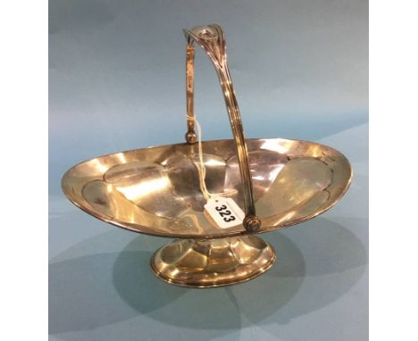 A silver fruit basket, Stewart Dawson &amp; Co. London, 1910. 11.8 ozts