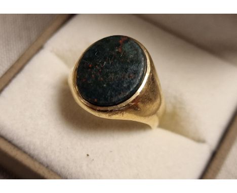 9ct Gold &amp; Bloodstone Signet Ring Size Q Weight 5.09g
