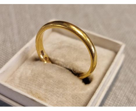22ct Gold Wedding Band Ring, 3.74g and size Q+0.5
