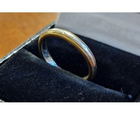 18ct Gold Wedding Band Ring, 3.32g and size L